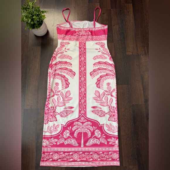 Vibrant Pink and White Tropical Dress - Picture 7 of 8